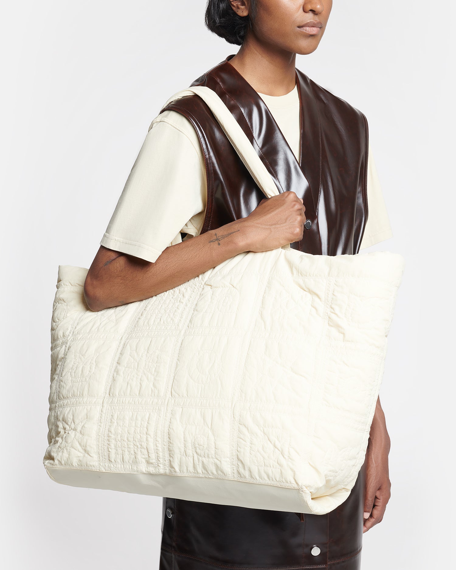 Symbol - Quilted tote bag - Creme