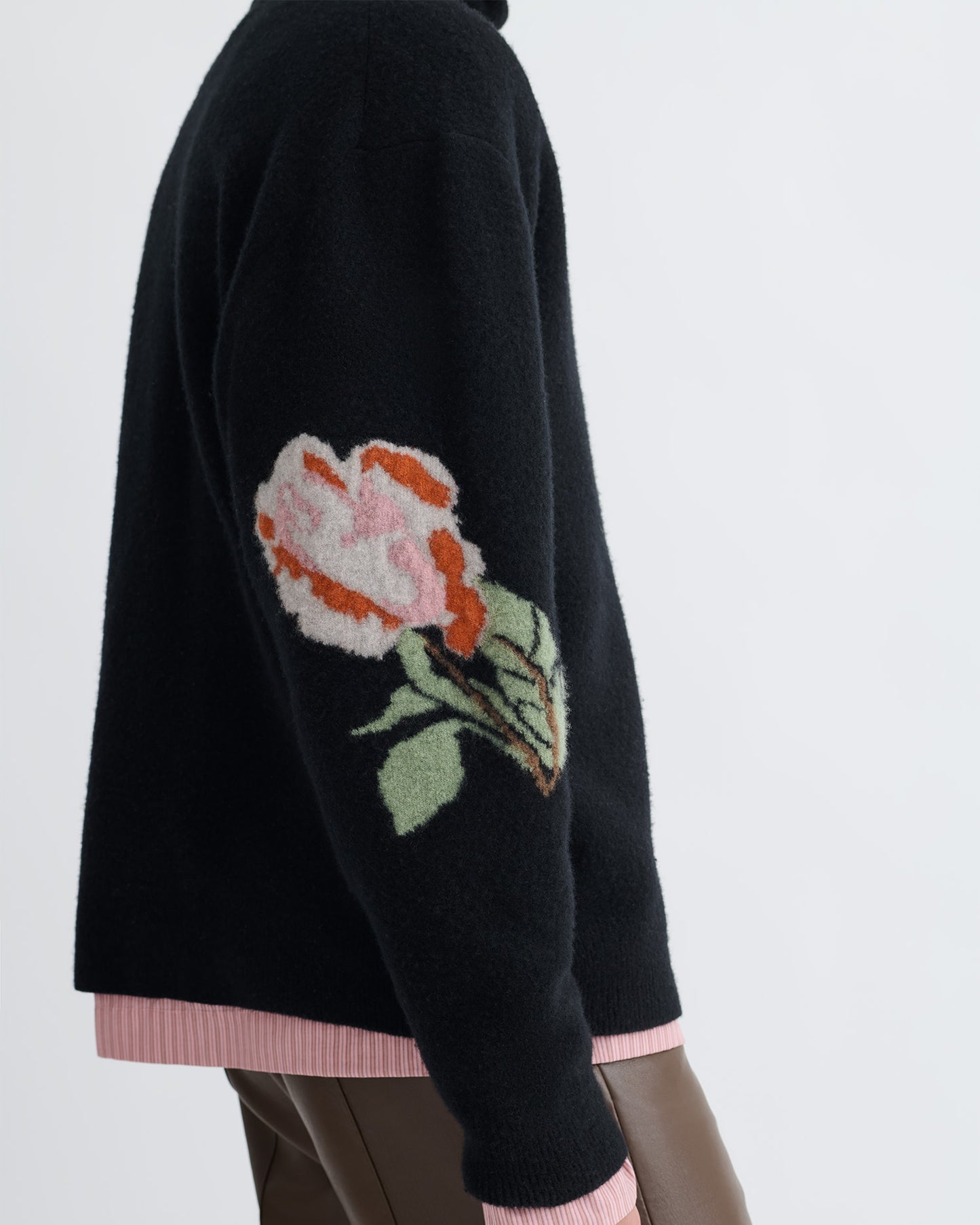 Frannie - Turtleneck Sweater - Black/Roses