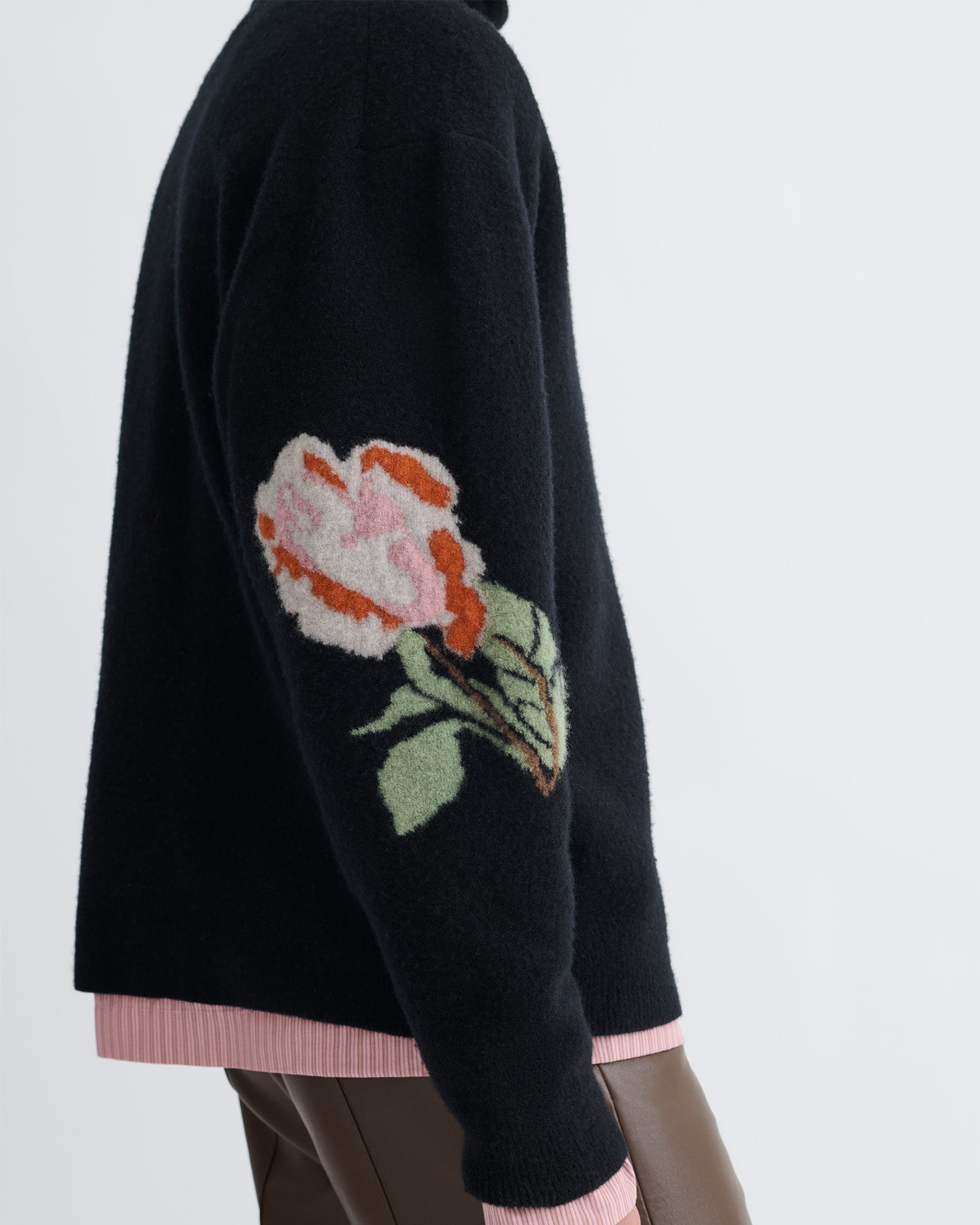 Frannie - Turtleneck Sweater - Black/Roses