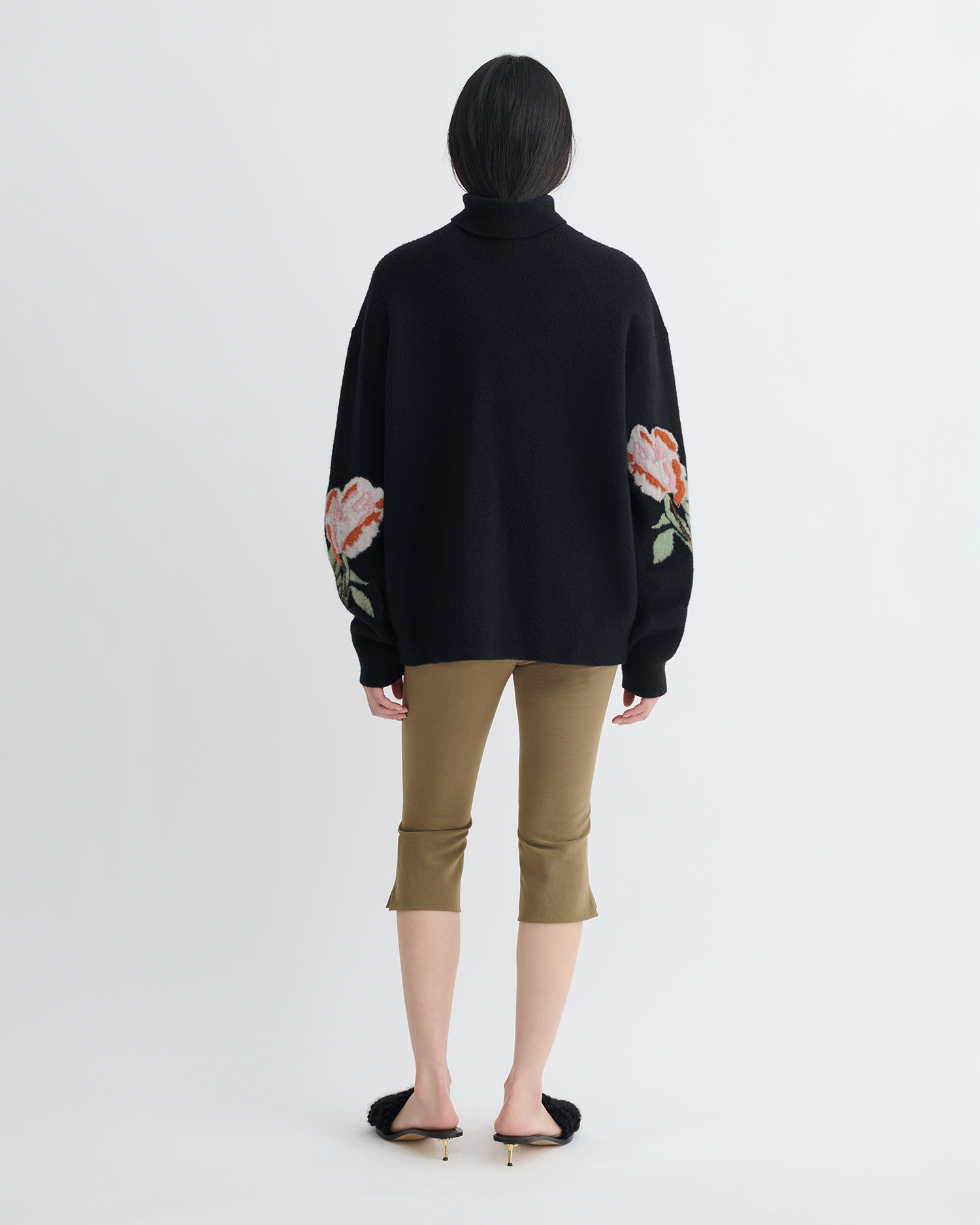 Frannie - Turtleneck Sweater - Black/Roses