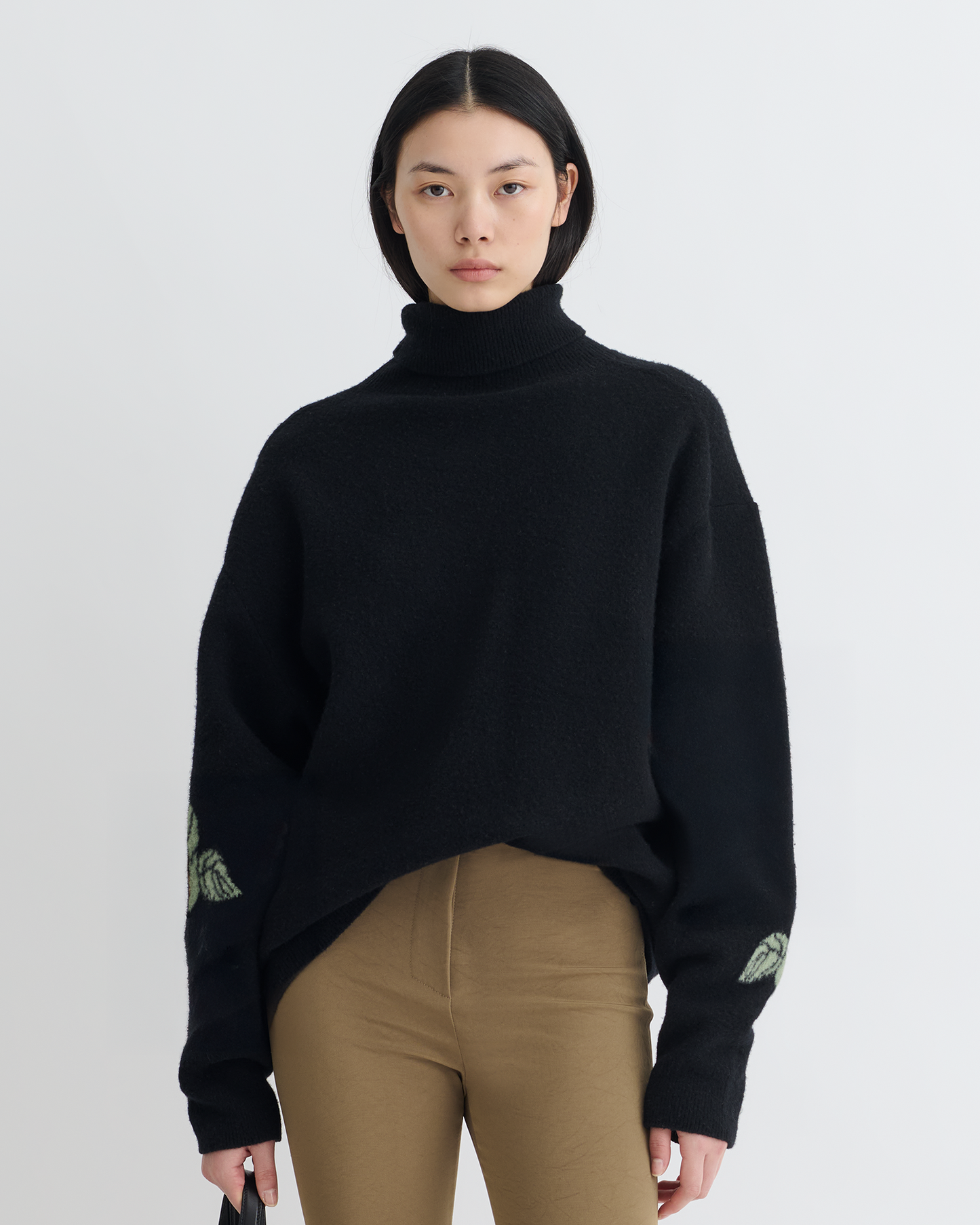 Frannie - Turtleneck Sweater - Black/Roses