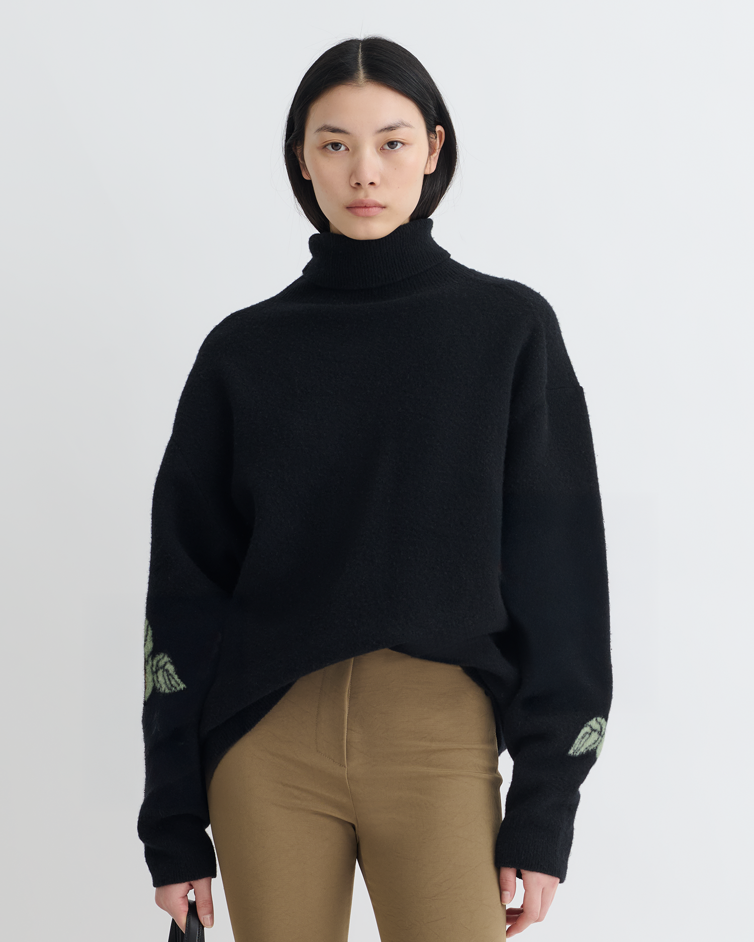 Frannie - Turtleneck Sweater - Black/Roses