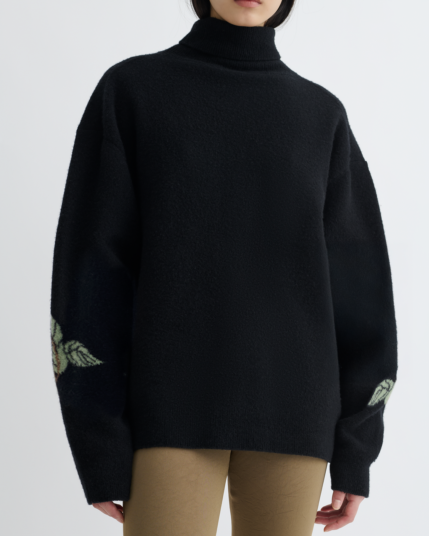Frannie - Turtleneck Sweater - Black/Roses