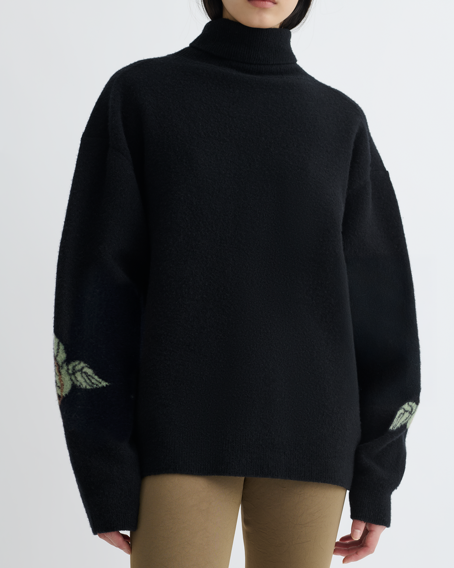 Frannie - Turtleneck Sweater - Black/Roses
