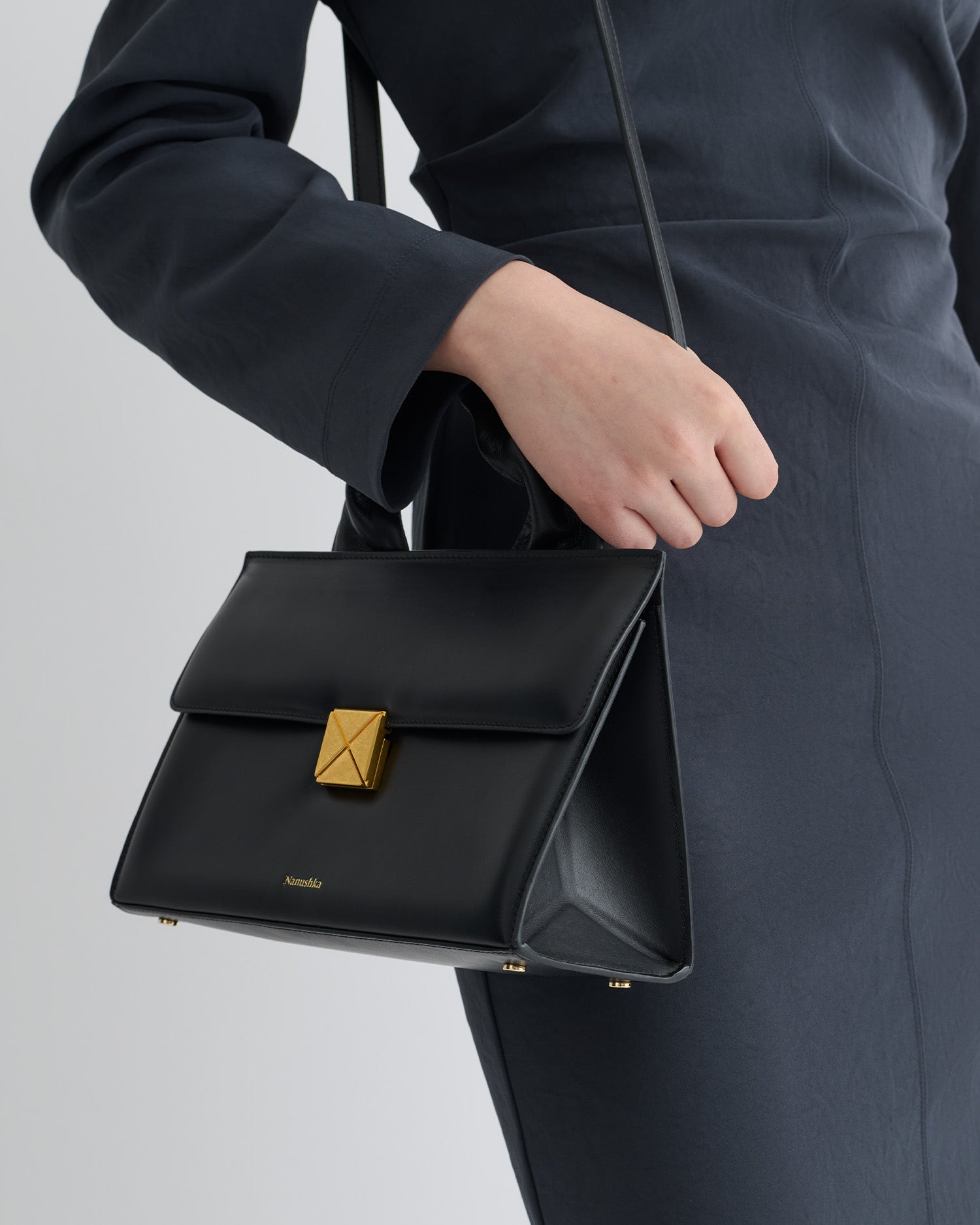 The SANDI Lock - Top Handle Bag - Black