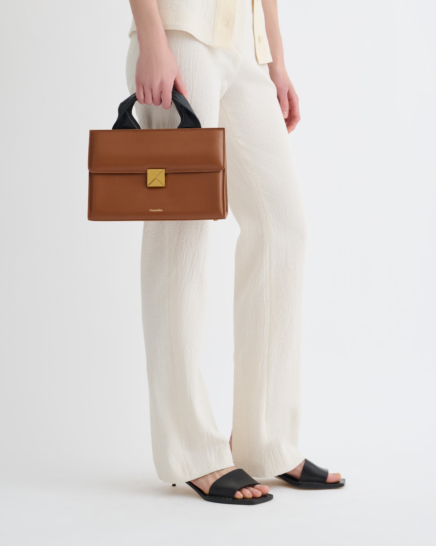 The SANDI Lock - Top handle bag - Tan – Nanushka