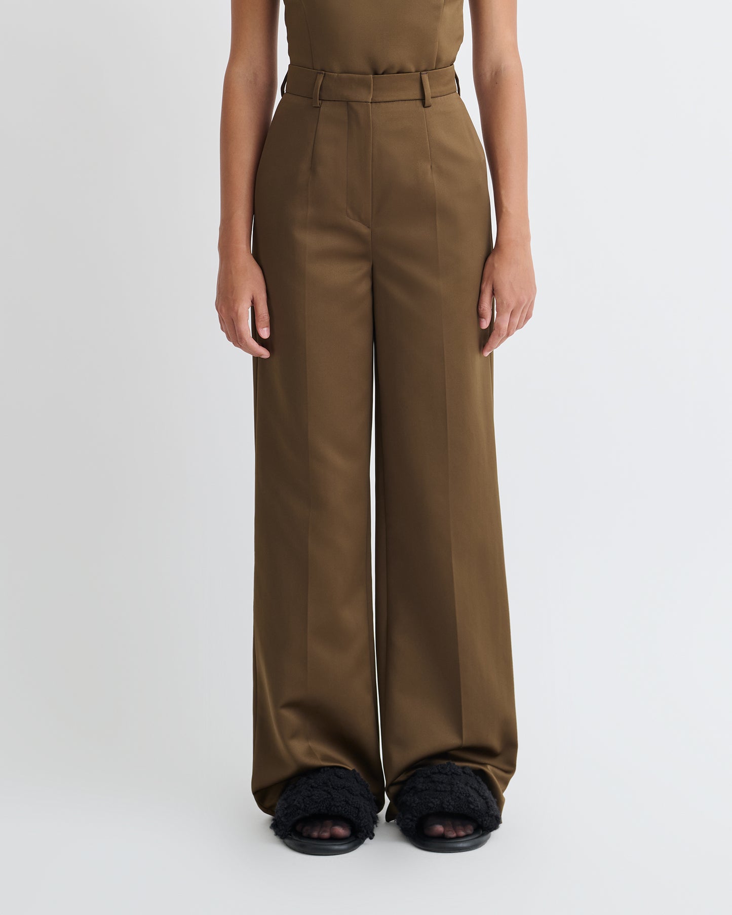 Franny - Structured Satin Pants - Wood