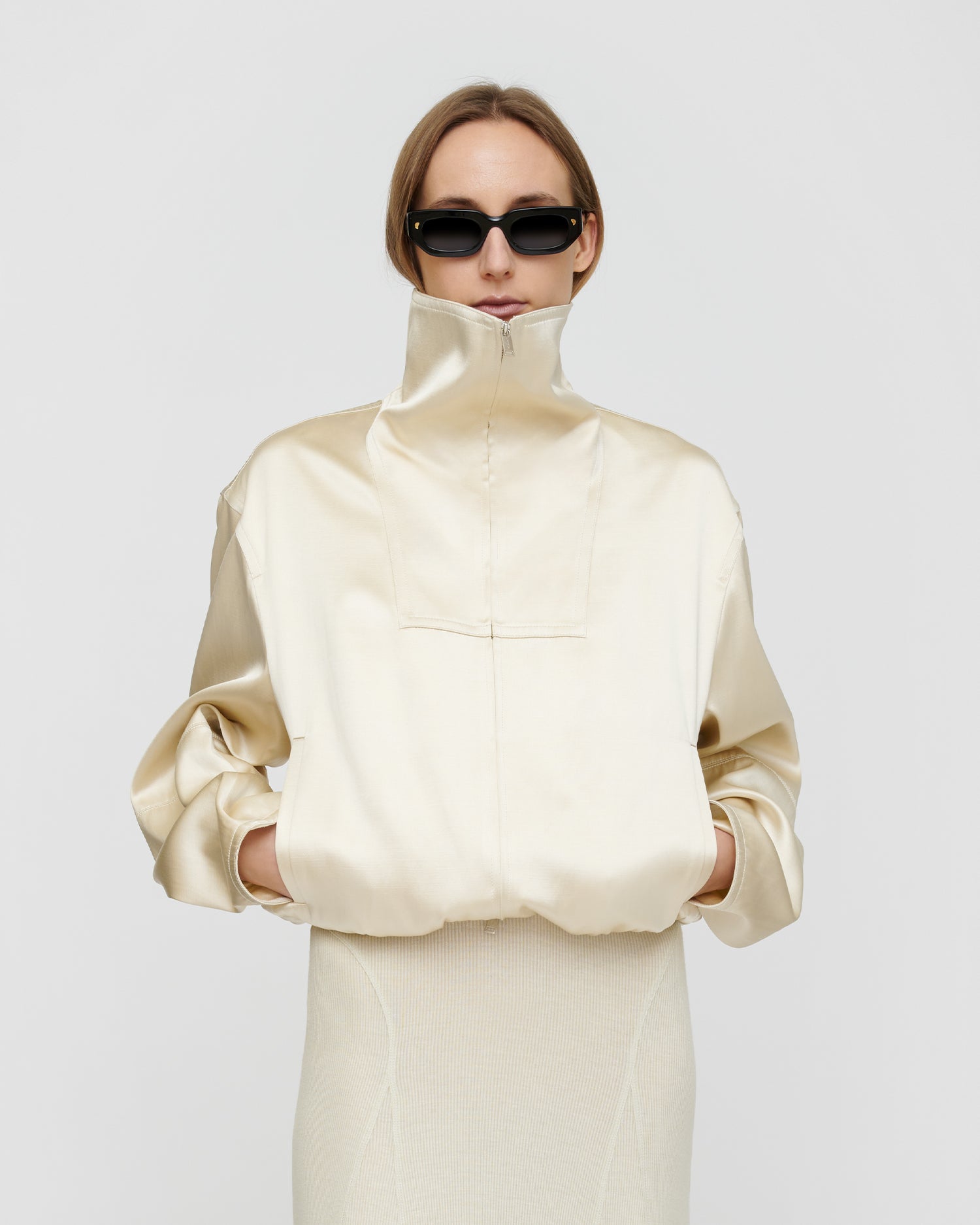 サカナヤ Alonza - Funnel neck jacket - Creme – Nanushka