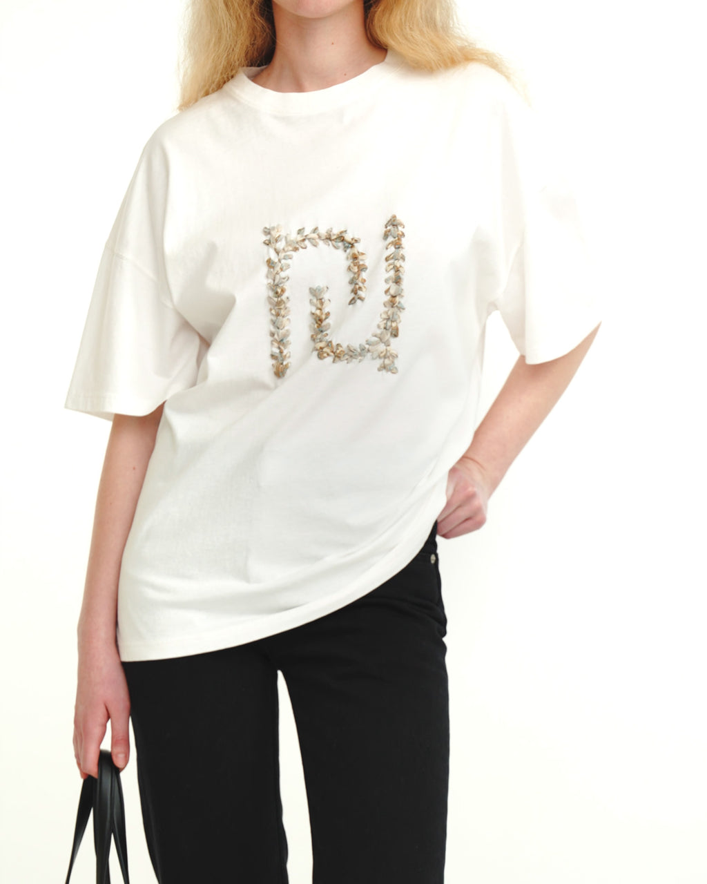 Wren - Embroidered T-shirt - Off White/Paisley