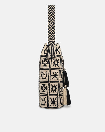 Wayuu Symbol Maxi - Crocheted Bucket Bag - Kopjafa Black/Creme