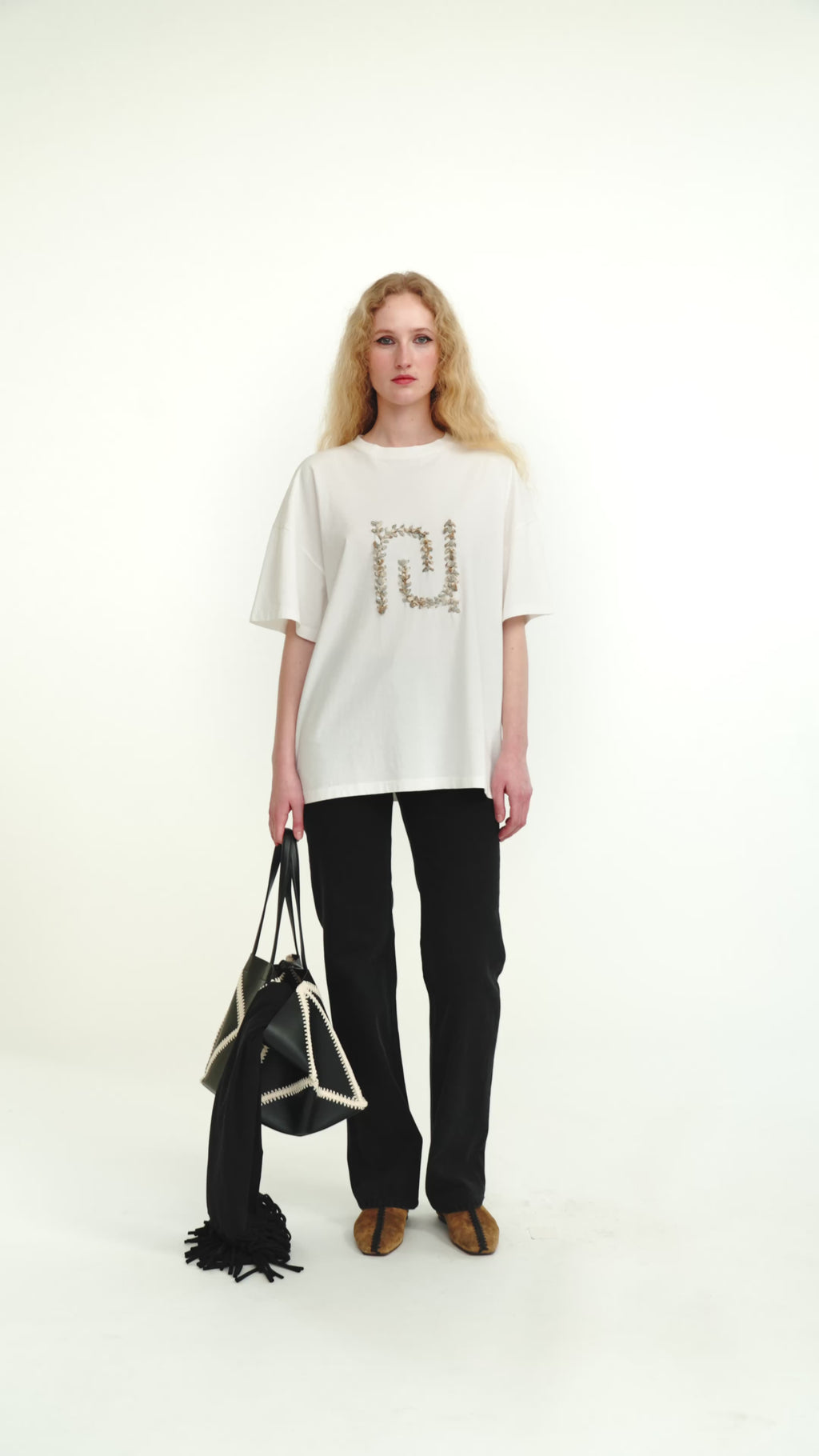 Wren - Embroidered T-shirt - Off White/Paisley